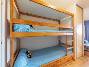 two bunk beds in a childs bedroom at Apartment Les Mousquetons-20 by Interhome in La Toussuire