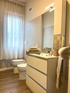 a small bathroom with a toilet and a sink at Villa Allende in Forte dei Marmi