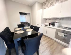 a kitchen with a table and chairs in a room at Villa Allende in Forte dei Marmi in Forte dei Marmi