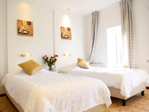 Postel nebo postele na pokoji v ubytování Holiday Home Bungalowpark Landsrade-1 by Interhome