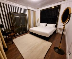A bed or beds in a room at Castrum Wine Relais