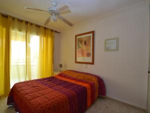 Posteľ alebo postele v izbe v ubytovaní Apartment Sevilla by Interhome