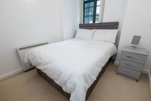 Postelja oz. postelje v sobi nastanitve Must See One Bed Leicester City Centre Apartment
