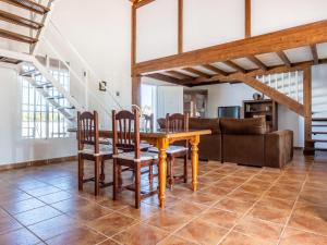 Część wypoczynkowa w obiekcie Holiday Home Rocio by Interhome