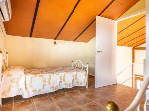 Łóżko lub łóżka w pokoju w obiekcie Holiday Home Rocio by Interhome