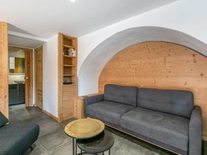 a living room with a couch and a table at Appartement La Clusaz, 2 pièces, 4 personnes - FR-1-437-89 in La Clusaz