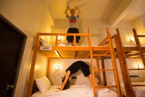 Palanda nebo palandy na pokoji v ubytování Pak-Up Hostel