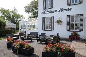 Taman di luar Milltown House Dingle