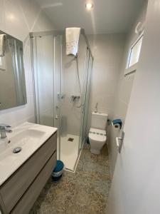 托羅埃利亞－德蒙特格里的住宿－Mare Nostrum 3D 541，带淋浴和卫生间的浴室