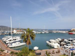 Fotografie z fotogalerie ubytování Superbe 2 chambres vue port et mer 100 mètres plage v destinaci Cogolin