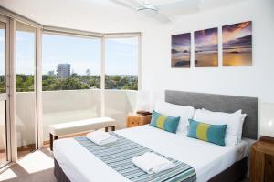 Cama o camas de una habitación en Sandcastles Mooloolaba