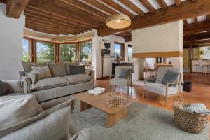 a living room with a couch and a table at Home Suite Home avec Piscine centre Deauville 5BR/10P in Deauville