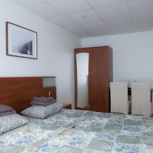 Postel nebo postele na pokoji v ubytování KAUNO JACHTKLUBAS Baltosios Burės