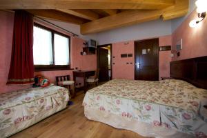 Rúm í herbergi á Hotel L' Aiglon