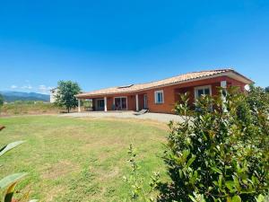 a house with a large yard in front of it at "Villa Bernardini" vacances paisible à 2km de la mer in Ventiseri