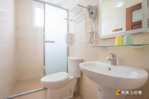 A bathroom at 四季逗庭園民宿-All Around the Seasons B&B