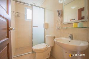 A bathroom at 四季逗庭園民宿-All Around the Seasons B&B