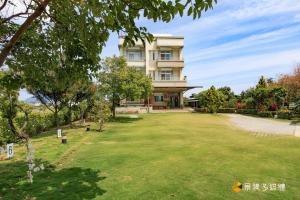 A garden outside 四季逗庭園民宿-All Around the Seasons B&B