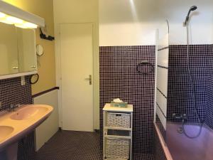 Kúpeľňa v ubytovaní LA HULOTTE - draps et serviettes non fournis -