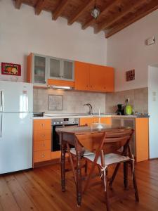 Η κουζίνα ή μικρή κουζίνα στο Omorfo House