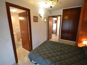 Posteľ alebo postele v izbe v ubytovaní Apartment Village Park 2 by Interhome