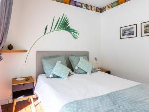 Posteľ alebo postele v izbe v ubytovaní Apartment Le Parc de La Ronceray-5 by Interhome