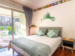 Posteľ alebo postele v izbe v ubytovaní Apartment Le Parc de La Ronceray-5 by Interhome