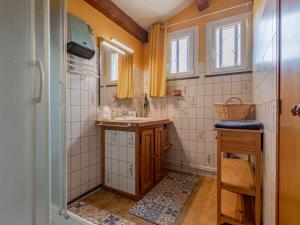 Kuchyňa alebo kuchynka v ubytovaní Apartment L'Aquillon by Interhome