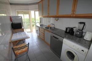 Η κουζίνα ή μικρή κουζίνα στο Lemon - Cozy apartment near Marina - Vilamoura