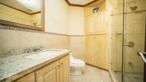 Vannituba majutusasutuses Bougainvillea 1101 Luxury Apartment - Reserva Conchal