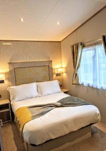 a bedroom with a large bed in a room at Tattershall Lakes - Merlin Point in Tattershall