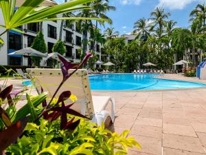Bazén v ubytování Puerto de Luna Pet Friendly and Family Suites nebo v jeho okolí