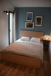 a bedroom with a bed with a blue wall at Villa 1 in Saint-Jacut-de-la-Mer