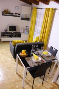 a living room with a table and a couch at Appartamento con vista Lago Casa Gaspar in Brenzone sul Garda