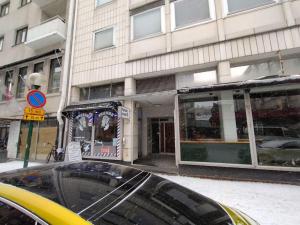 a yellow car parked in front of a building at Galle BnB boheemi kaksio in Pori