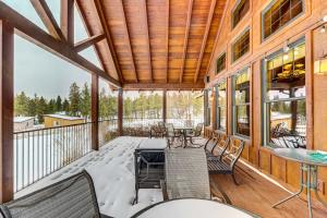 a screened porch with a table and chairs on it at Beautiful Eureka Cabin Rental on Golf Resort! in Eureka