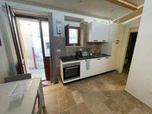 A kitchen or kitchenette at Zenna - Arco Pronti