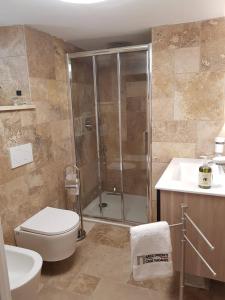 A bathroom at Zenna - Arco Pronti