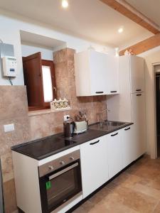 A kitchen or kitchenette at Zenna - Arco Pronti