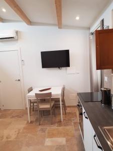 A kitchen or kitchenette at Zenna - Arco Pronti