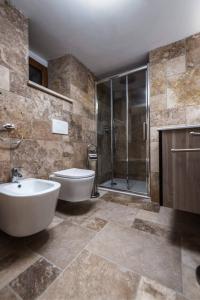 A bathroom at Zenna - Arco Pronti
