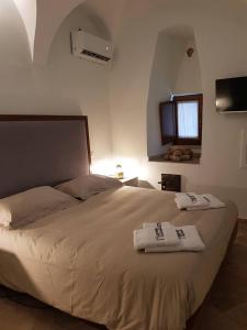 Tempat tidur dalam kamar di Cafuorchie - Arco Pronti
