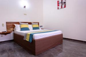 Un pat sau paturi într-o cameră la Le Relais de Tambacounda