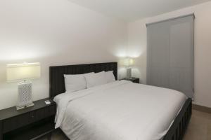 Letto o letti in una camera di Roble Sabana 304 Luxury Apartment - Reserva Conchal
