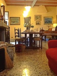 A seating area at Campo alle Monache