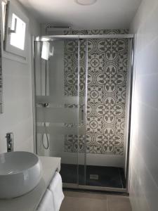 A bathroom at LIOMA VELLA 1