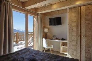 Un pat sau paturi într-o cameră la Le Lodge Chasse Montagne