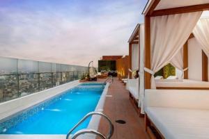 La alberca dentro o cerca de Apartment with incredible view, pool and gym