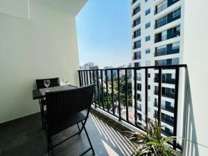 Un balcón o terraza en Apartment with incredible view, pool and gym
