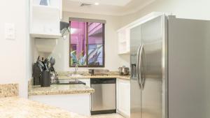 Cucina o angolo cottura di Bougainvillea 2102 Luxury Apartment - Reserva Conchal